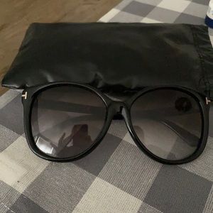 Oversize Tom Ford black sunglasses